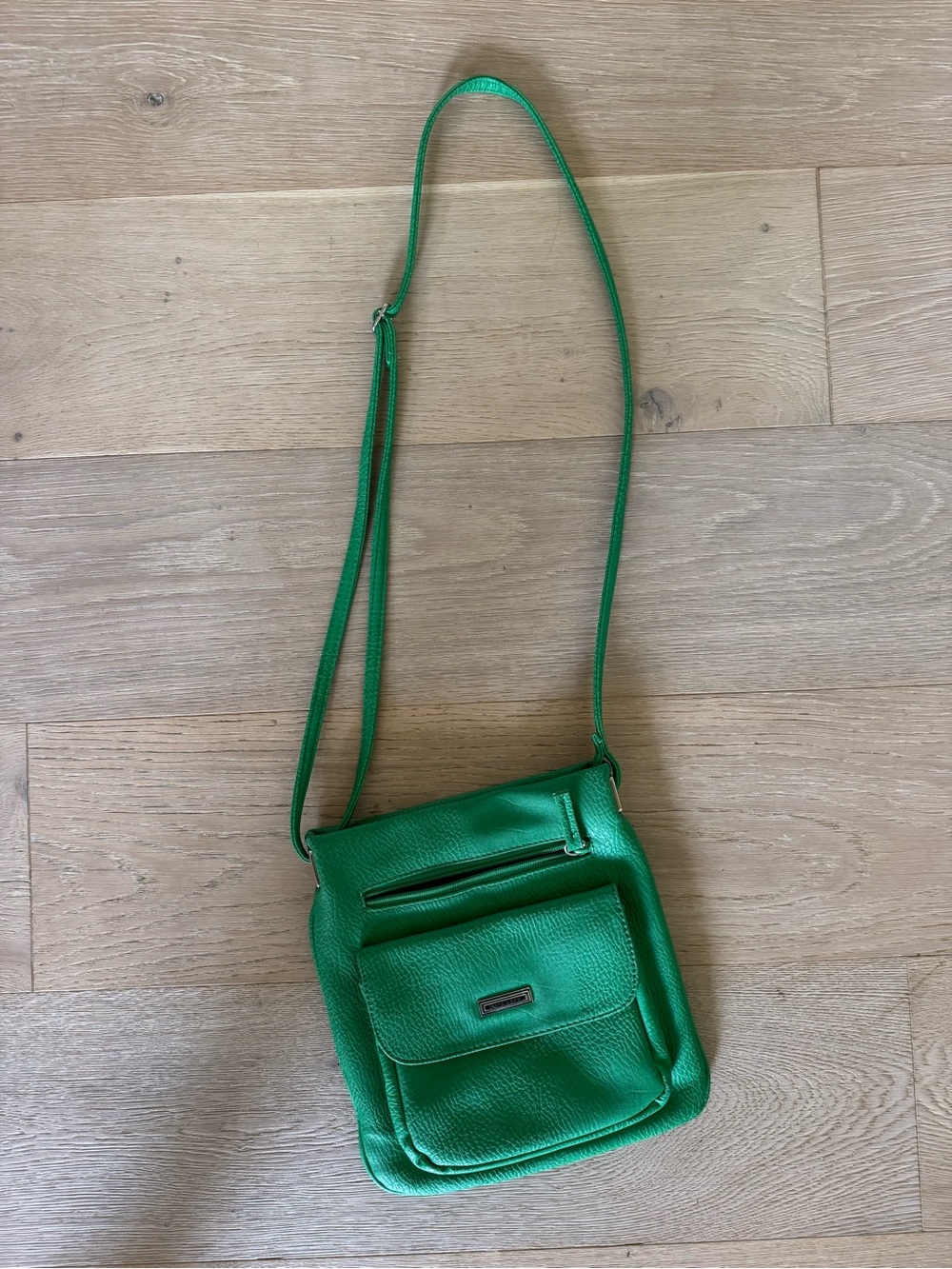 Green Crossbody Shoulder Bag - Sleek Everyday Carry
